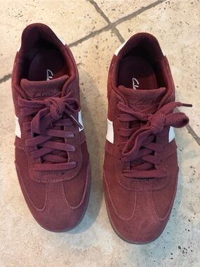 Clark’s seco speed 2 burgundy sneaker barely worn